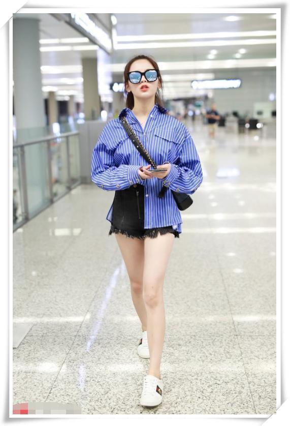 杨超越衬衫短裤现机场, 姿态趾高气昂, 网友: 怎么老有一股乡土味