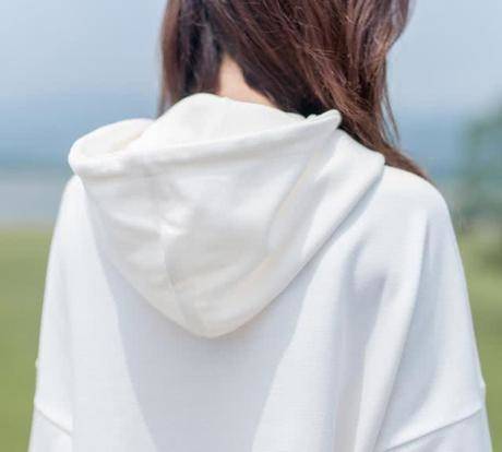 马上就到中秋，别买风衣了！今年流行穿洋气卫衣，显瘦显嫩超养眼