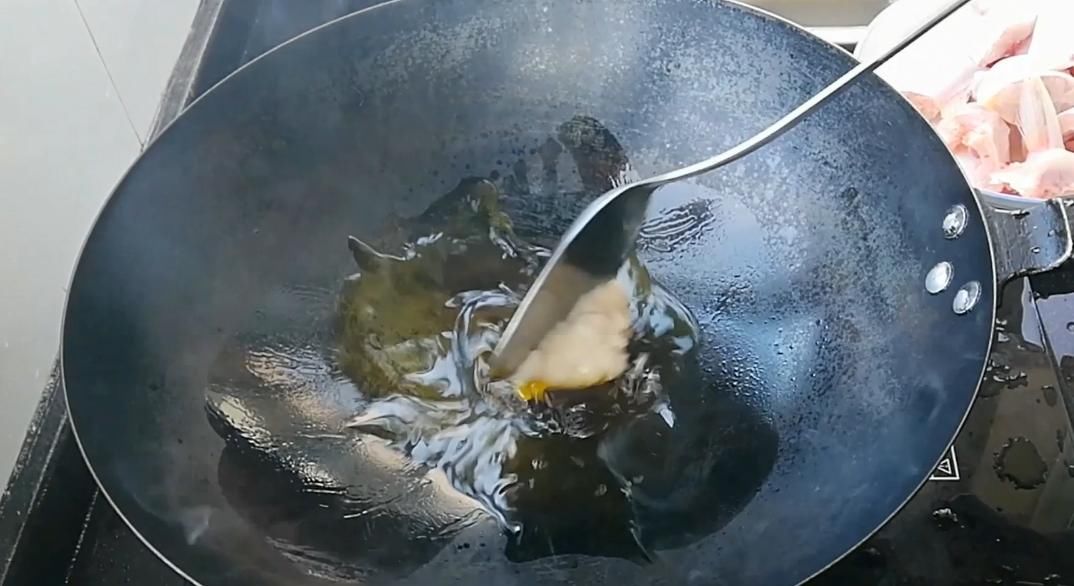 『肉质』淮扬菜大厨分享江苏经典美食——白汁鮰鱼,肉质软糯细腻鲜美异常