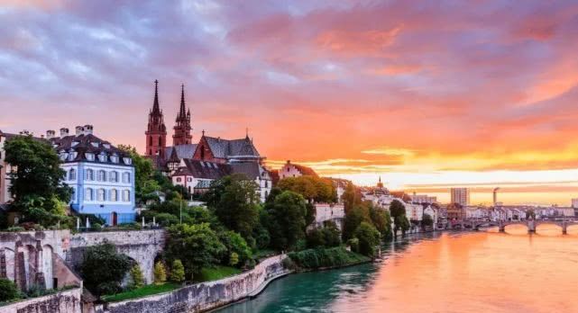 因为太美禁止拍照的国家,7块钱买湖景房,一生一定要去一次