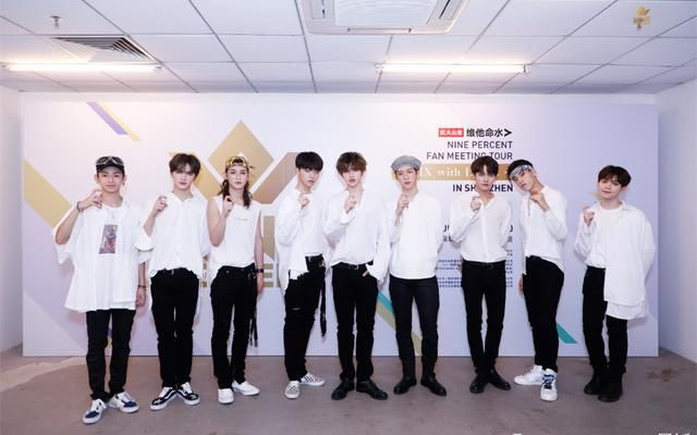 范丞丞对帽子果然是真爱，私服出行必须戴，90元接地气款这么时髦