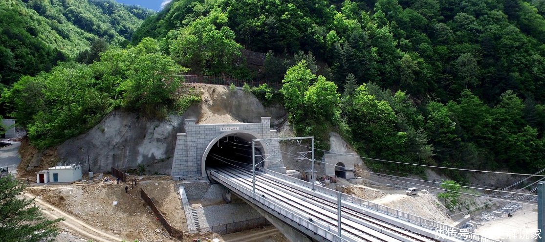 厉害了：中国高铁又一次刷新纪录，让老外直呼“怎么可能”！