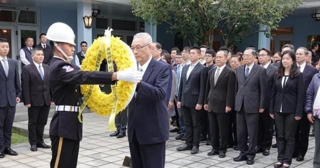 蒋万安缺席谒陵祖父蒋经国却去市场拜票 台网友：污辱蒋家祖先！