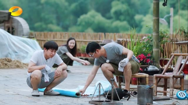 Angelababy被曝“假吃爆米花” 节目组官博暴躁回应惹怒网友