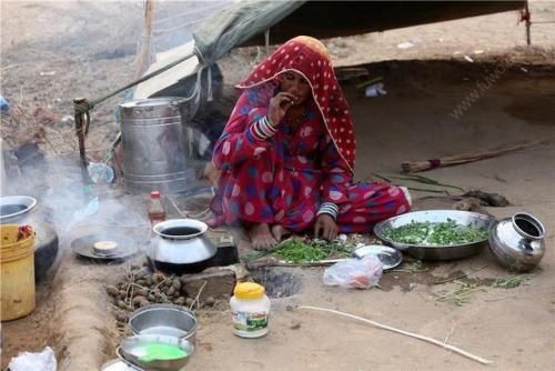 想看看印度女人是怎么做饭的吗中国游客实拍印度普通农村