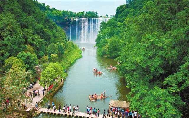 亚洲第一大，第一宽的瀑布，瀑声惊天，洞奇深幽，美若彩虹挂天际