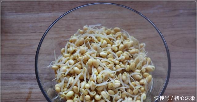  『小伙』豆芽炒粉条怎么做好吃山东小伙的做法，简单家常，老婆孩子喜欢