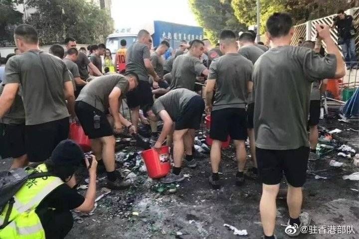  「人民日报」大律师指驻港部队便装清理街道合法，人民日报：阵