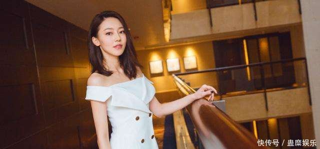 杨幂旗下小花们打包全出动 参加同一场活动迪丽热巴造型最丑