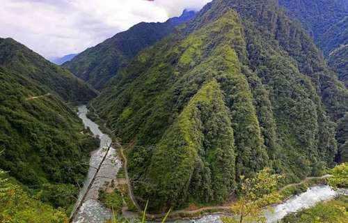 独龙江公路翻越高黎贡山,闯入怒江峡谷最后一个秘境,世外桃源!