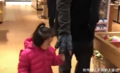  『奶爸』“不靠谱”奶爸又调皮了，女儿被吓惨，网友笑翻：上辈子的前任？