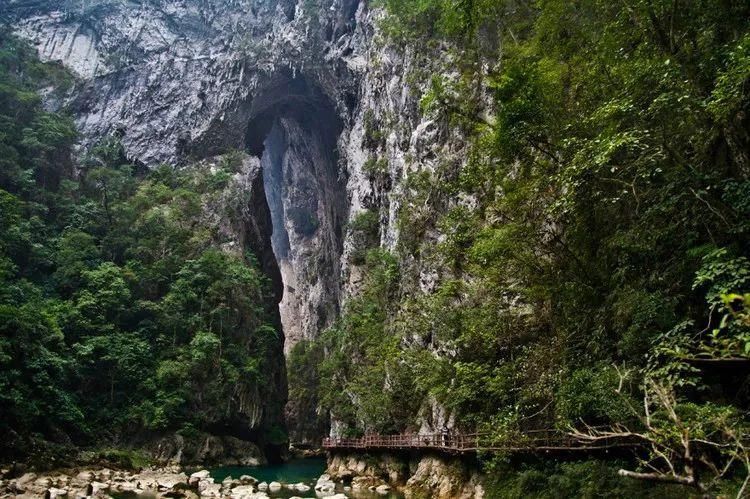 仅十几万人口的贵州小县，拥有堪比张家界的山，不输九寨沟的水!