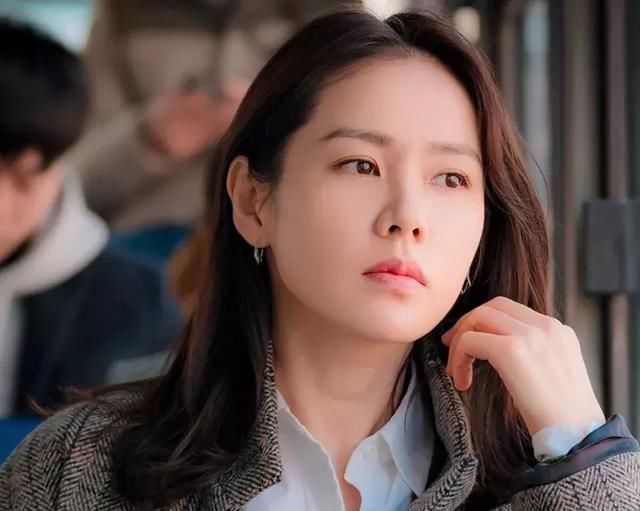 长那么好看？绝对整容了！双眼皮那么宽？是割的吧！