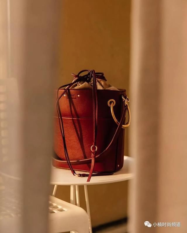 酷感十足的高颜值It Bag:Chlo 首推ROY水桶手袋