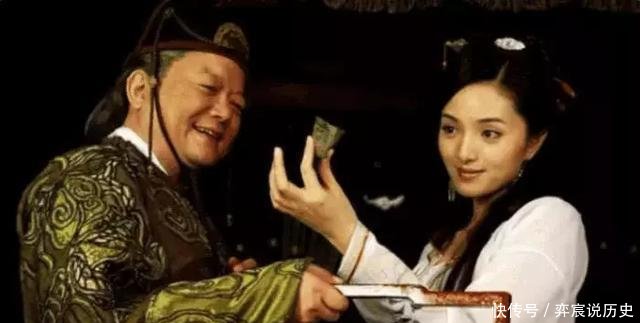  #打入冷宫#古代妃子被打入冷宫后, 太监们为何抢着去冷宫做事 原因很简单