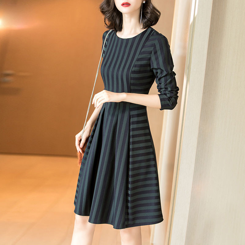 女人再漂亮，也别穿阔腿裤!学学下面女人这样穿，显嫩洋气不一般