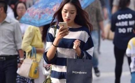  『版型』穿衣搭配术：胸部丰满的妹子怎么穿衣好看？