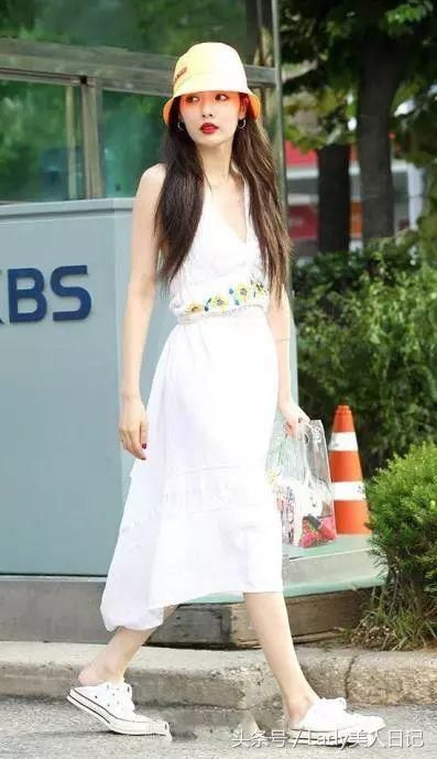 性感马儿金泫雅的十九禁穿搭，身材火辣凹凸有致 网友:蠢蠢欲动