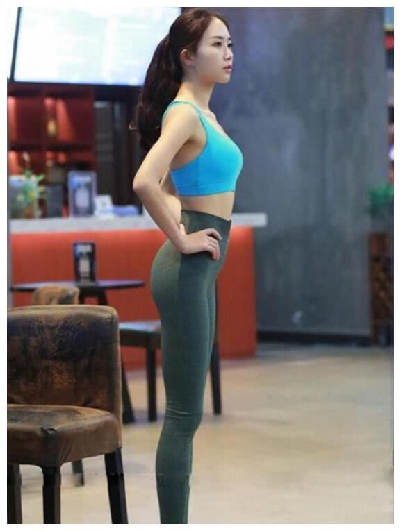 美图：紧身裤让你性感之余，又甜美可人，秀出完美曲线！