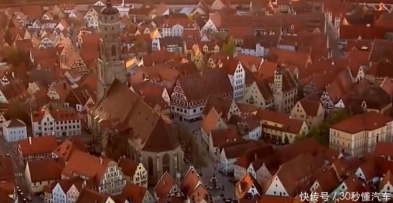 建在陨石坑上的小镇, 墙壁用7.2万吨钻石建成, 真钻石?