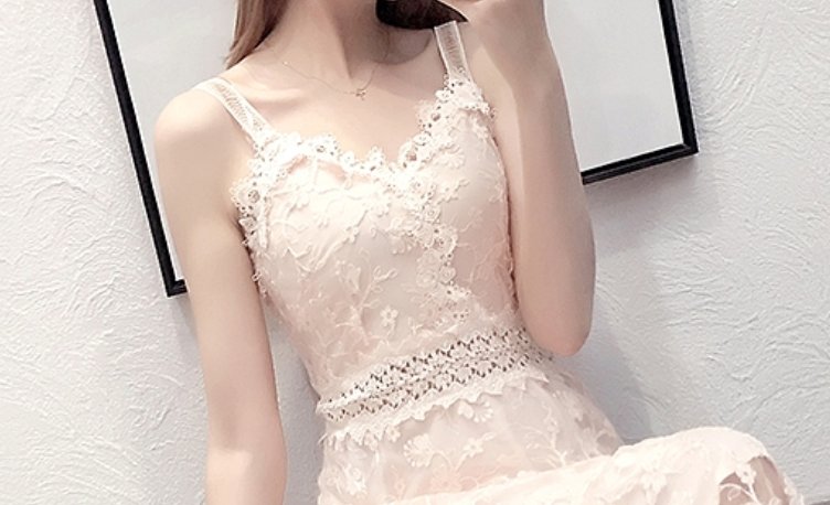 简直哭笑不得，妈妈穿“仙女裙”抱孙女逛街，别人以为她生了二胎