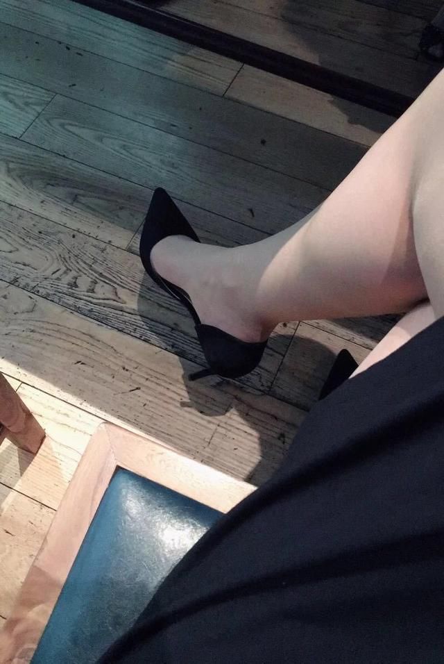 高跟鞋让你穿出毫无抵抗的美，让人一见倾心~
