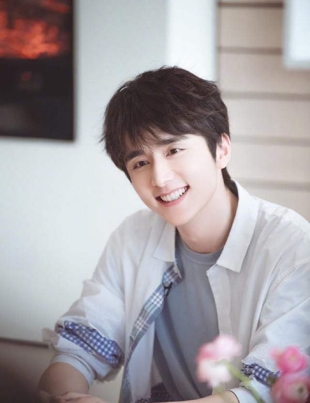 独自:张新成和任嘉伦小时候被父母打后的反应,一个机智一个独自委屈