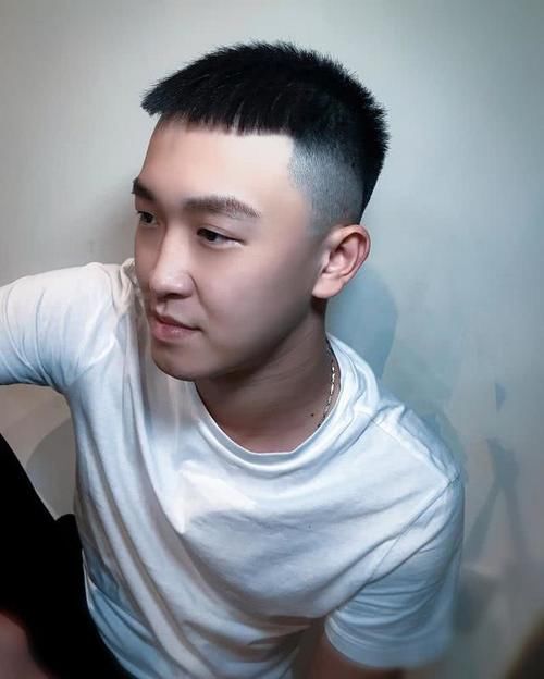  #理发#花50块钱理发，你却只会说“稍微剪短”？2020年男生帅气发型指南