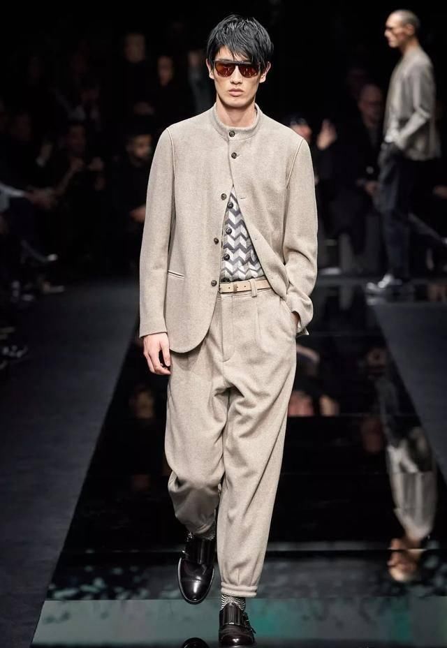 「延续」85岁的Armani先生,一直延续自己的风格,优雅简约的更加年轻化