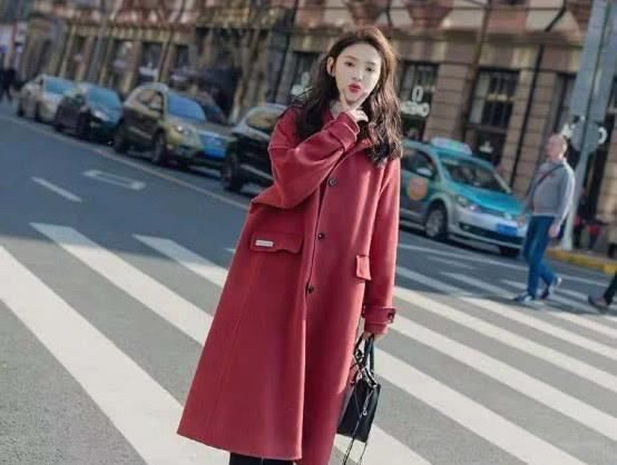  奔四■?奔三奔四的女人过年别不打扮!这3套“得体”穿搭,减龄有腔调