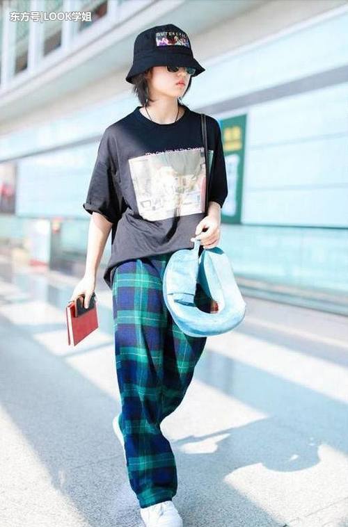 张子枫没有金晨的大长腿还穿阔腿裤，女神和假小子差距一目了然