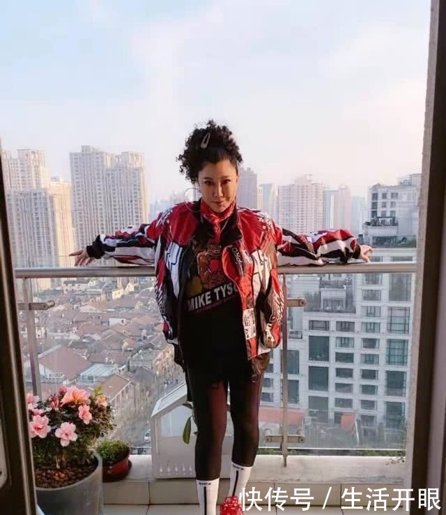 『中年』“中年少女”的典范,范湉湉腿粗脸大不碍事,一样打造时髦中国风