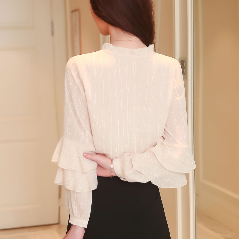 真没想到!老婆把裙子都扔了!只穿这些小衫，一颦一笑都令人心醉