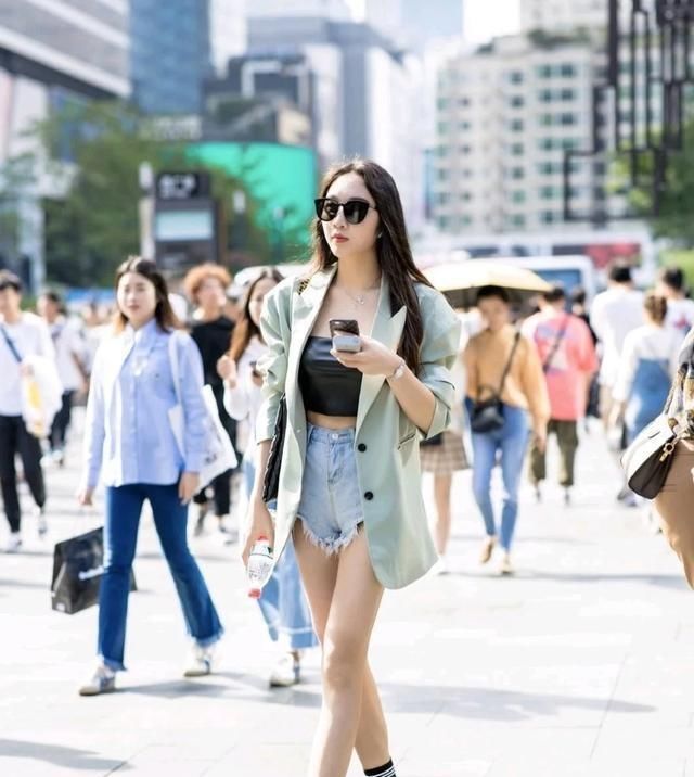 「不经意间」别瞧不起一双袜子,时尚穿搭少不了,学问大着呢!