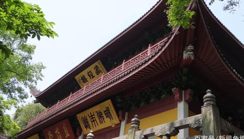 隐匿于山水间的灵隐寺，身处其中，感受属于古刹的清净