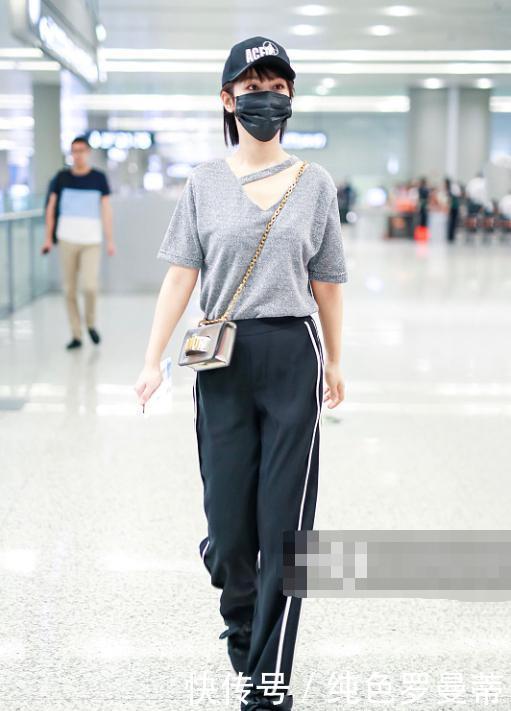 杨紫站姿简直一绝！腿缝塞不下一张纸，网友：被惊艳到了！