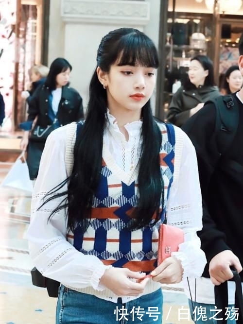  「设计上」Lisa还真是让人心动呢！纯黑色休闲服装穿搭，看上去攻气十足