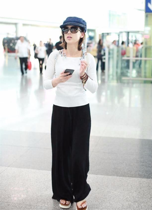 黄圣依这么多年，穿衣服一直在犯错误，这次穿的短裤却格外好看!