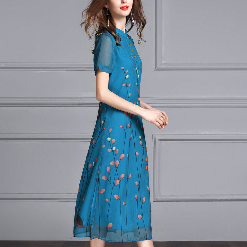 一不小心发现，比旗袍好看十倍的“减龄裙”，70后女人穿超美嫩