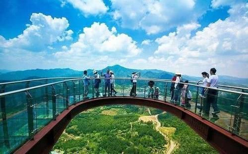 此景点因走红门票翻6倍，众多游客起争议，现欠款1.5亿面临倒闭？