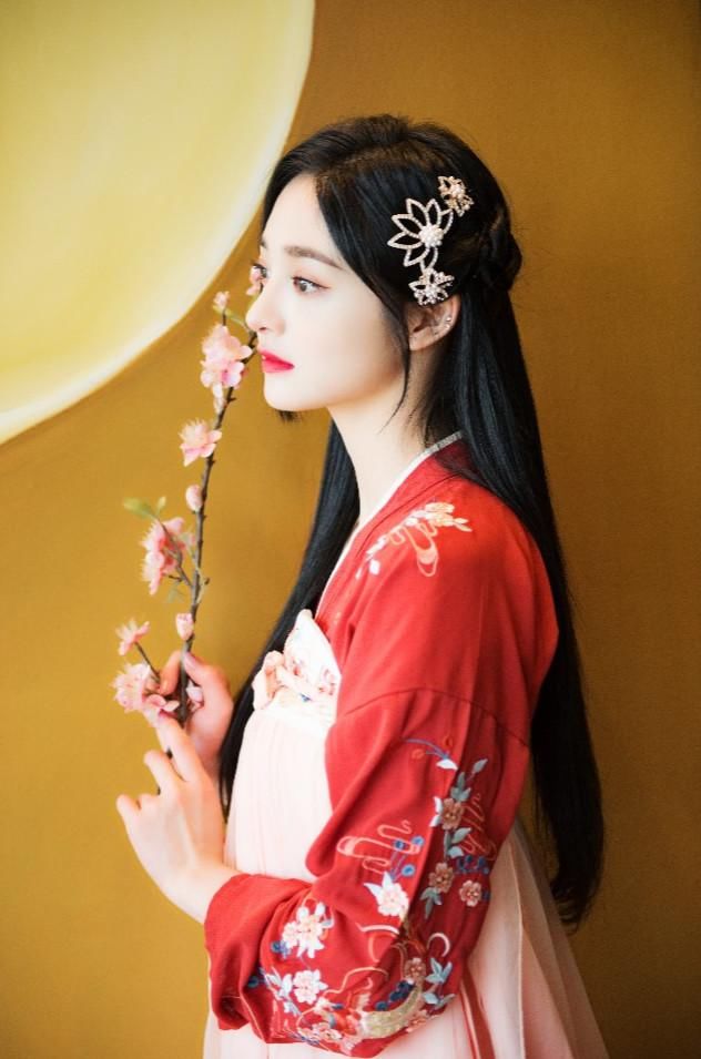 周洁琼变身古装仙女，比18岁的大S更美，期待你的古装剧！