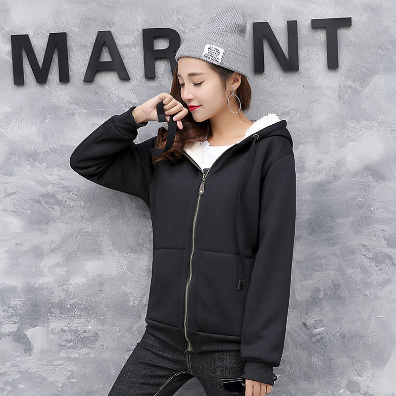 无意中发现:薄秋装，竟比旗袍还洋气，减龄暖和，比羊绒衫还洋气