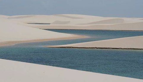 世上最奇沙漠！巴西千湖沙漠：水比沙多、还有鱼虾“美得像仙境”