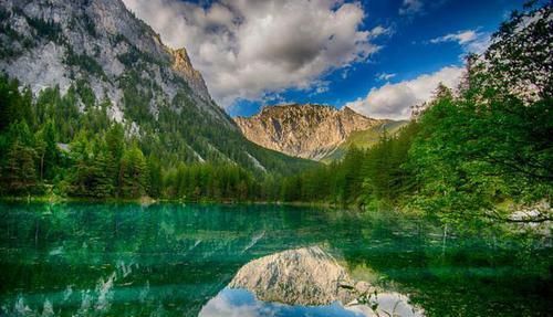  绿湖公园■世界上最任性的公园，一年只存在3个月，想去玩还得会潜水