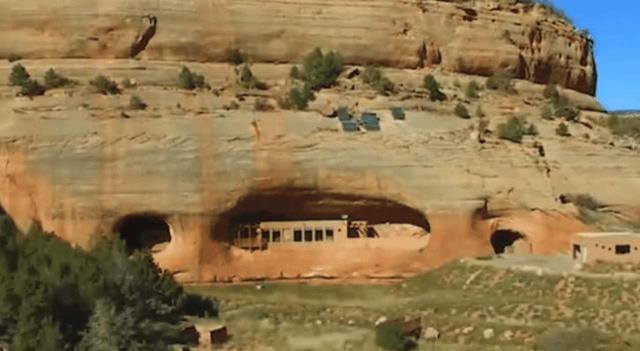 美国夫妻花20年时间,在悬崖凿出奢华豪宅,这才是真正世外桃源