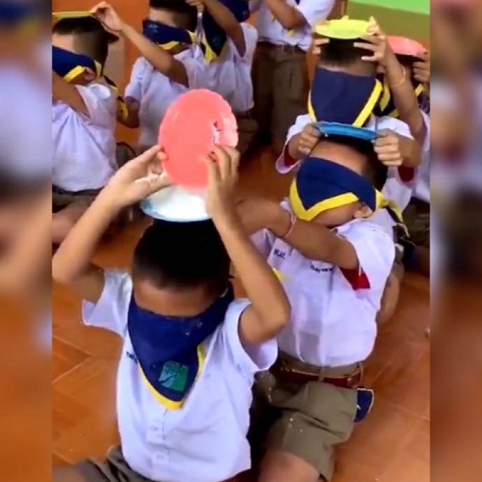 『日常』小学生因玩“运输空气”的游戏火了,网友:日常迷惑行为没错了!