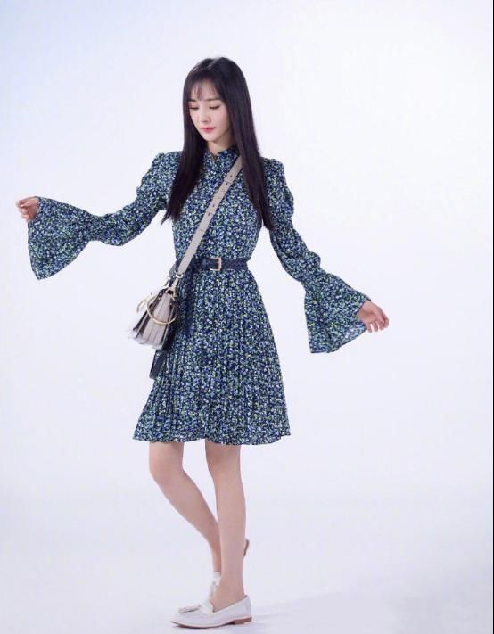  『大方』时尚大方的春季碎花设计是真的清新！尤其以下三款设计，尽显优雅
