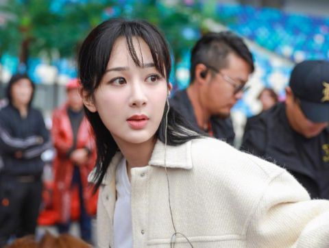 杨紫高空荡秋千演唱