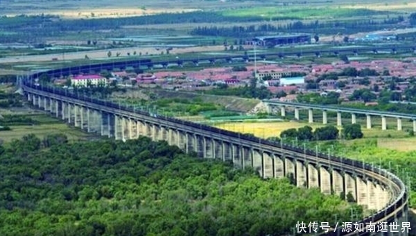 世界上“最长”的火车:长度高达7300多米,基建狂魔甘拜下风!