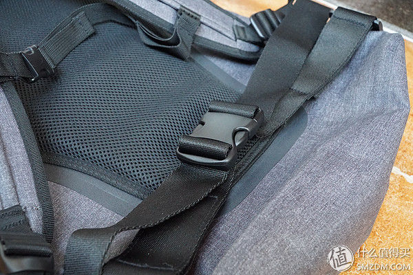 英伦气质的休闲与商务并存--KNOMO CROMWELL克伦威尔卷盖双肩包